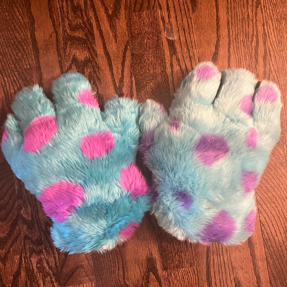 Sulley monsters inc furry gloves / claws
